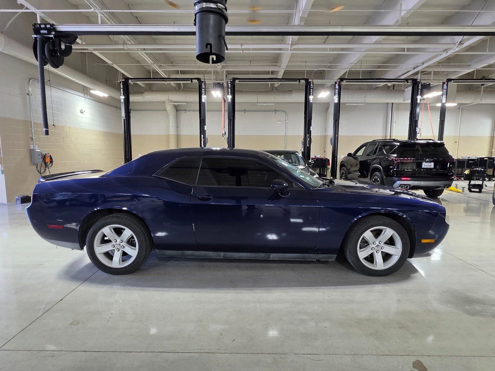 Used 2014 Dodge Challenger SXT image 8