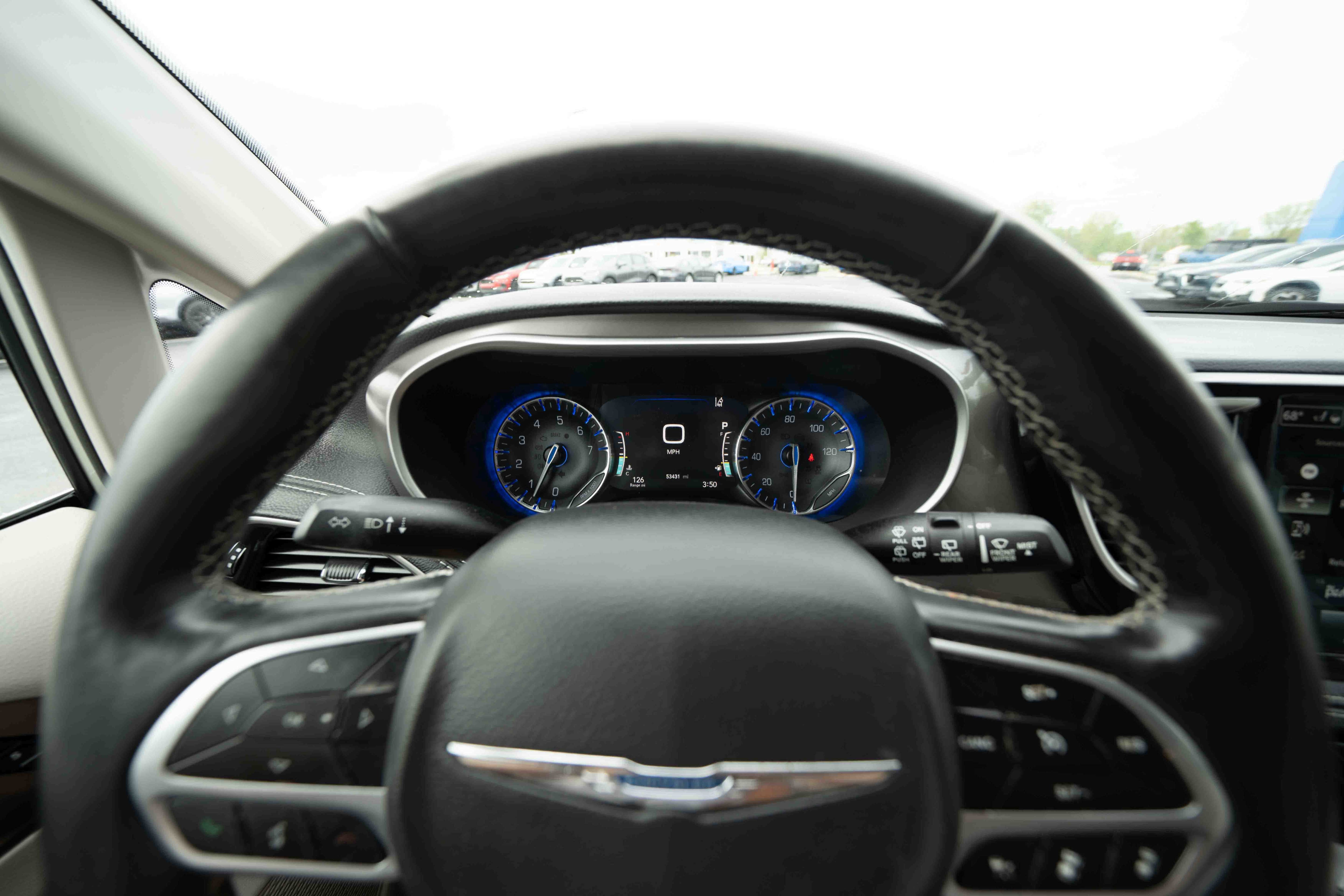 Used 2021 Chrysler Pacifica Touring-L FWD image 15