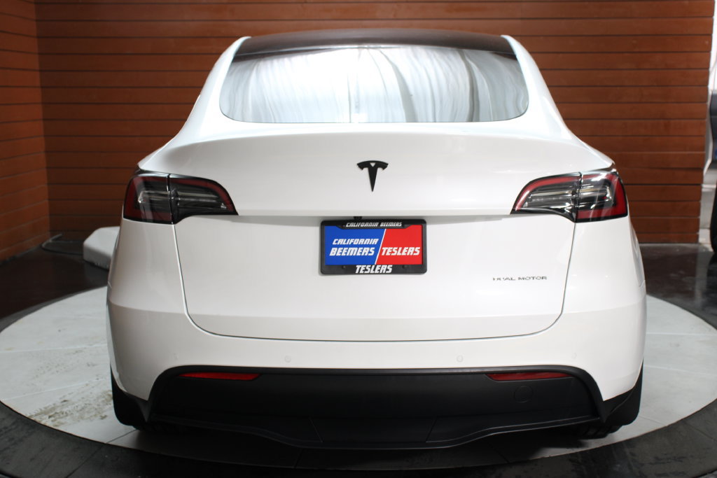 Used 2022 Tesla Model Y Long Range AWD/4WD image 2