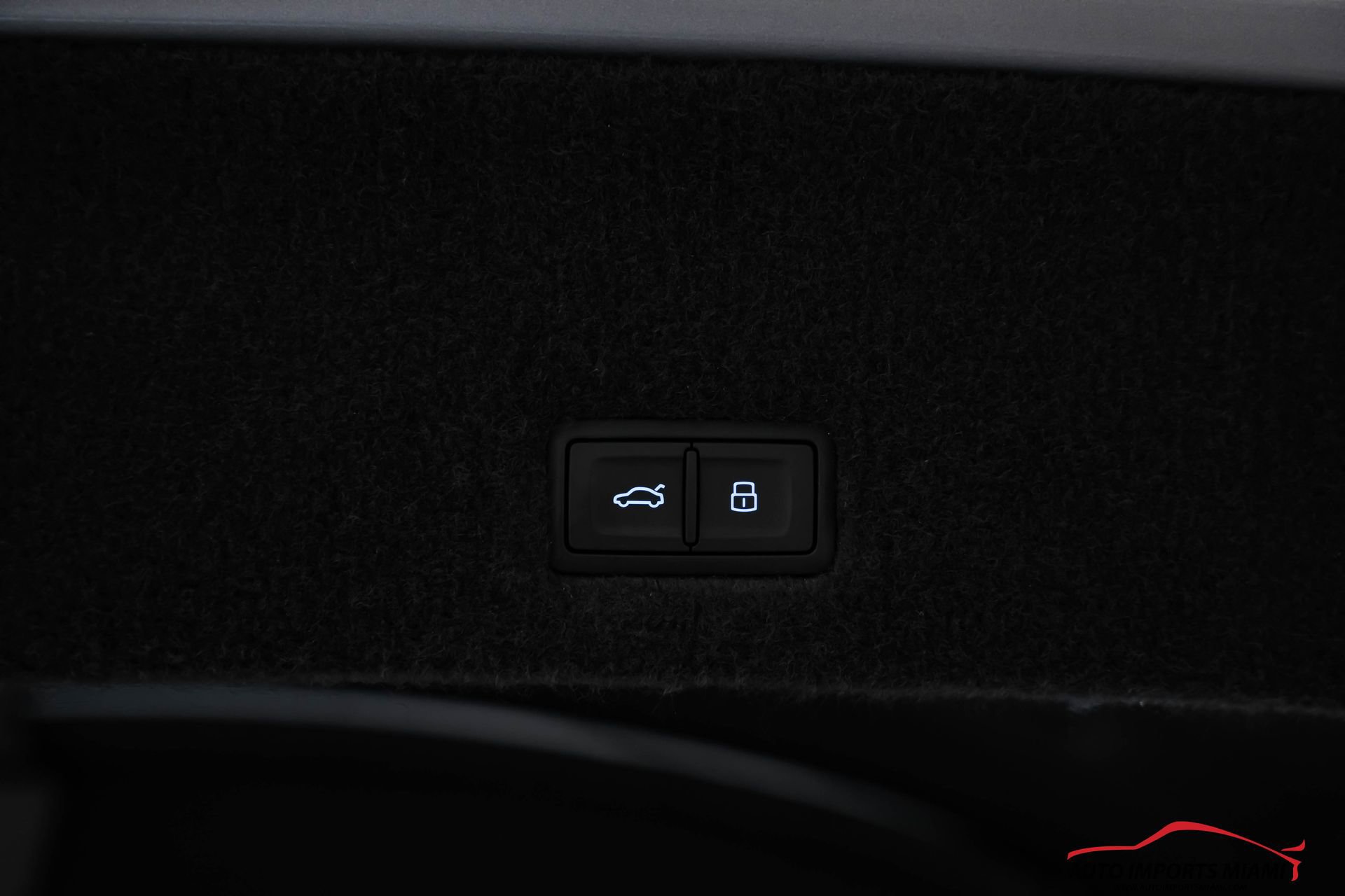 Used 2025 Lamborghini Urus SE image 74