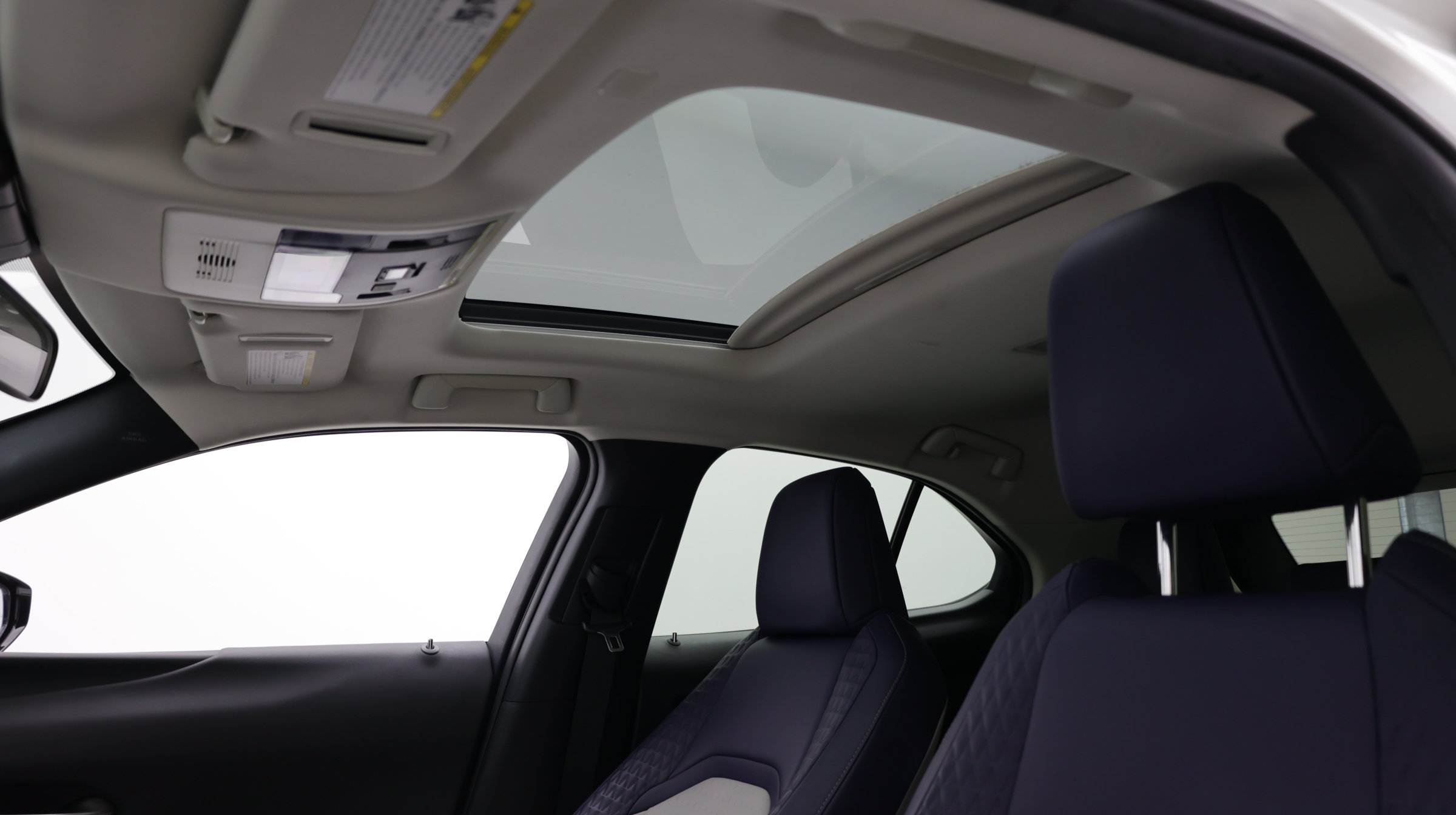 Used 2022 Lexus UX 200 w/ Accessory Package (Z1) FWD image 5