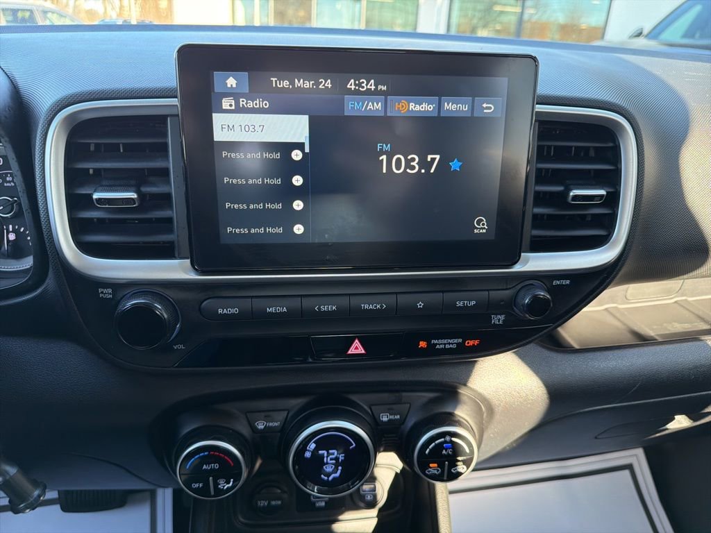 Used 2020 Hyundai Venue SEL image 30