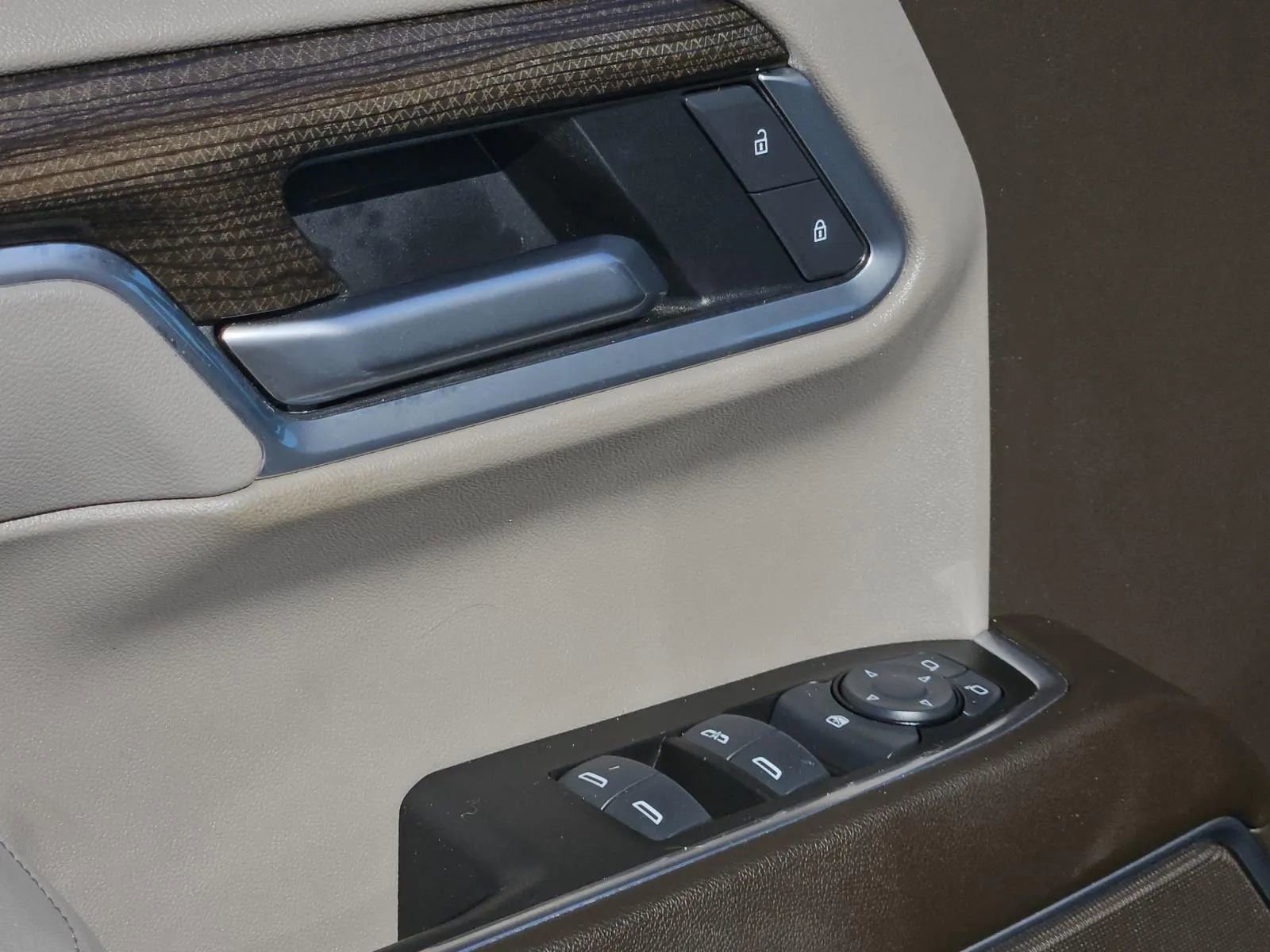 Used 2025 Chevrolet Silverado 1500 LT image 26