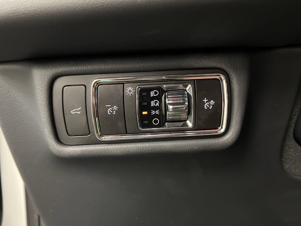Used 2026 Lincoln Aviator AWD image 24