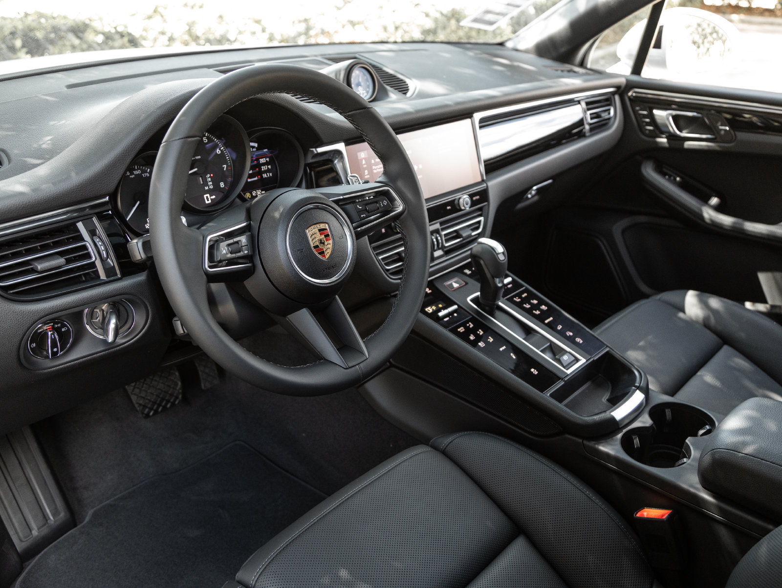 New 2026 Porsche Macan AWD/4WD image 4