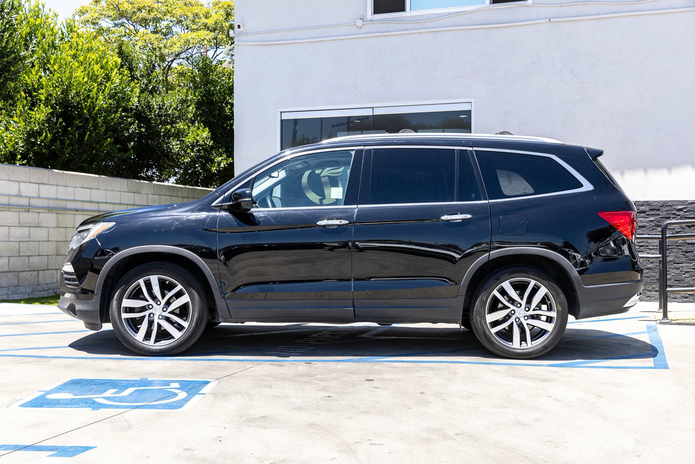 Used 2017 Honda Pilot Touring image 9