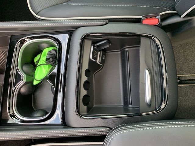 New 2026 Chrysler Pacifica Limited w/ Uconnect Theater Family Group image 20