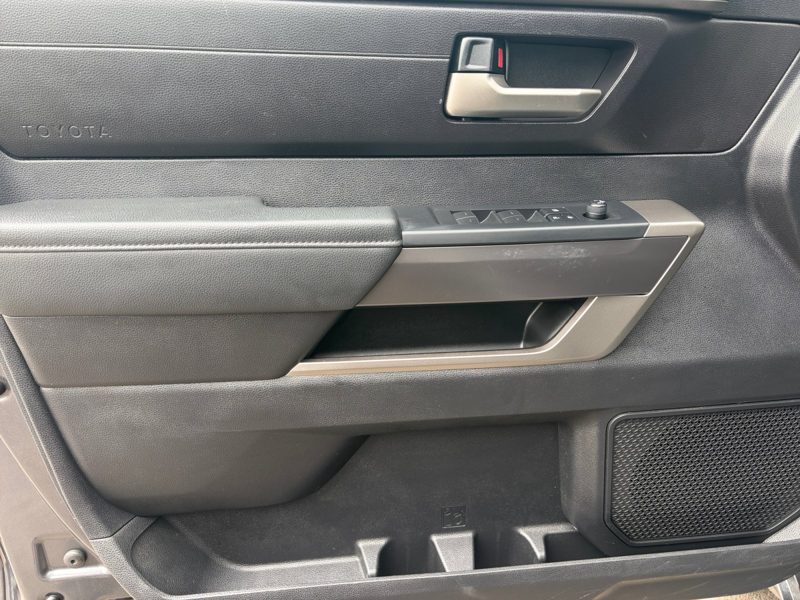 Used 2022 Toyota Tundra SR5 AWD/4WD image 12
