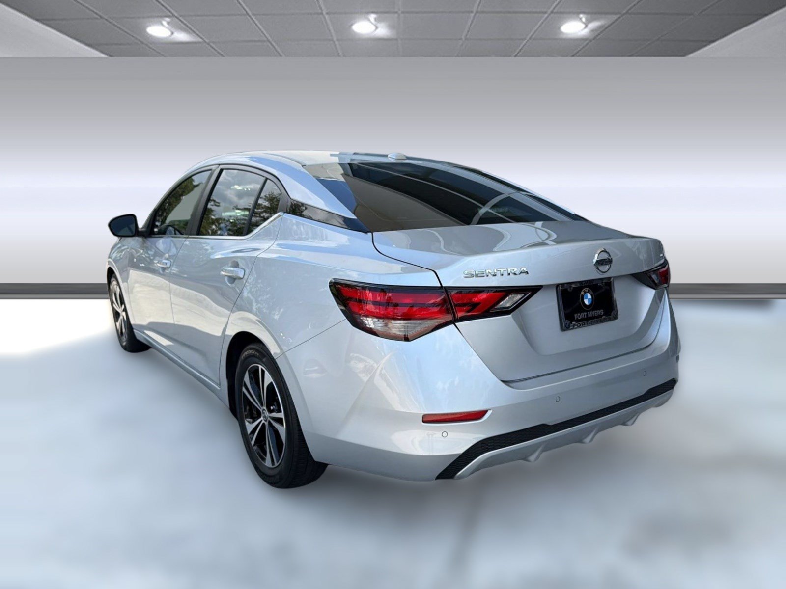 Used 2022 Nissan Sentra SV FWD image 2