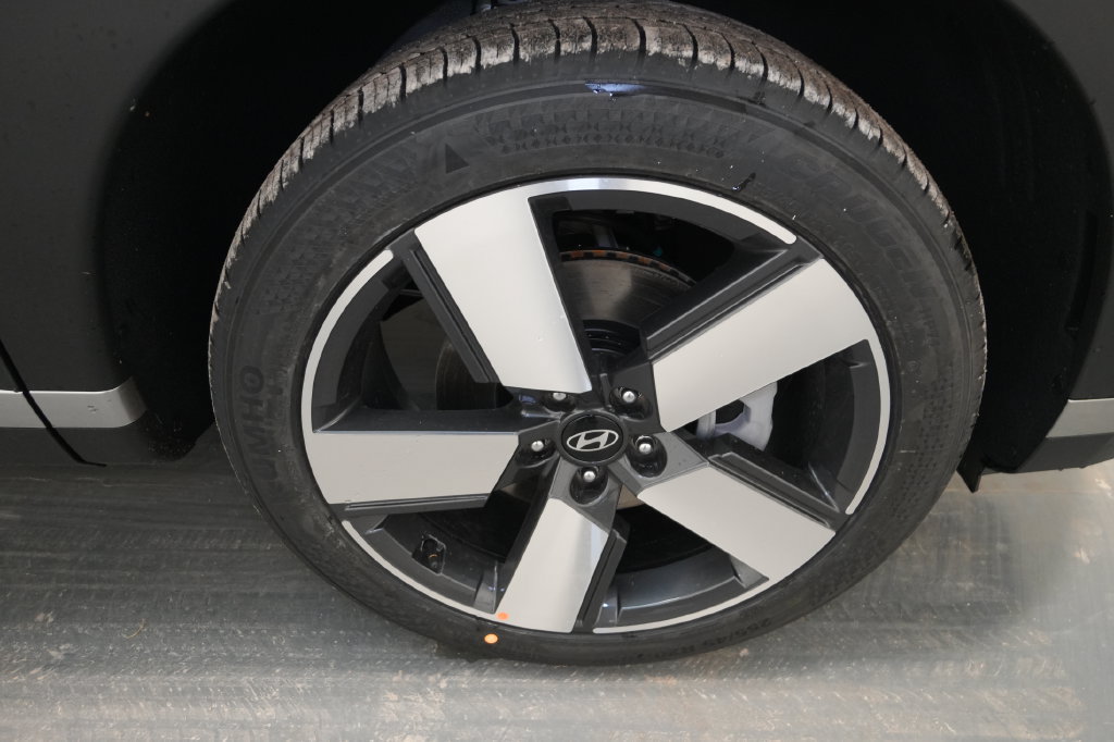 Certified 2026 Hyundai Santa Fe Limited AWD/4WD image 17