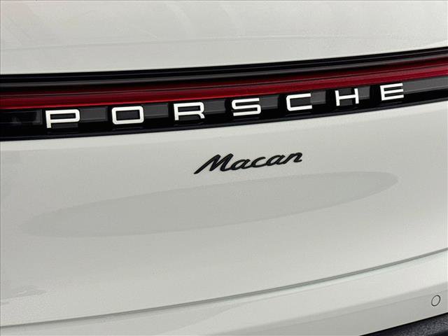 Certified 2026 Porsche Macan AWD/4WD image 26