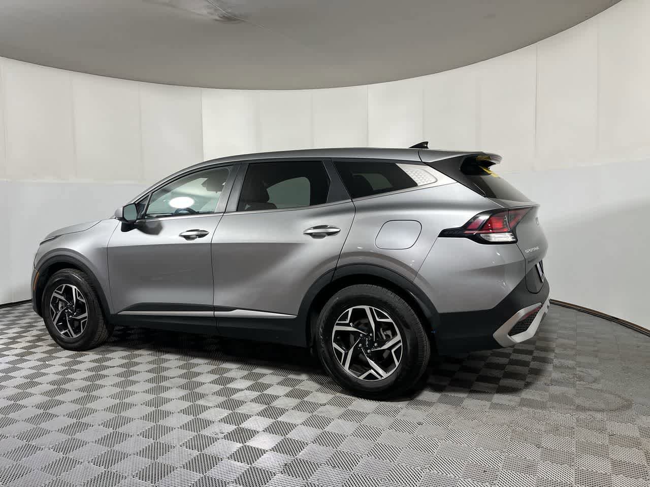 Used 2024 Kia Sportage LX image 6