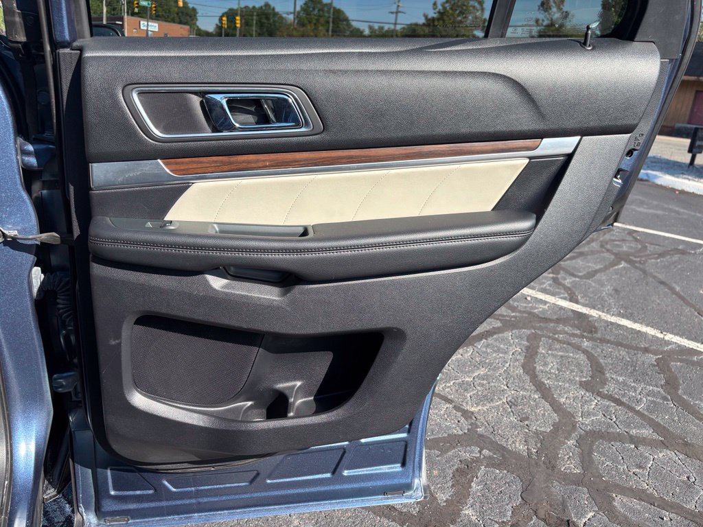 Used 2019 Ford Explorer Limited w/ Limited Luxury Package FWD image 25