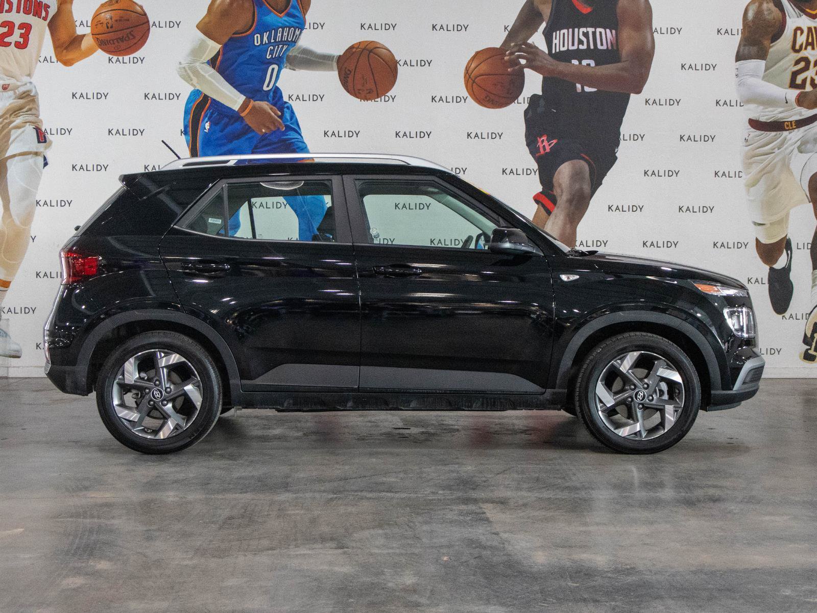 Used 2025 Hyundai Venue SEL image 18