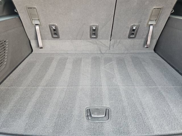 Used 2025 Chevrolet Suburban LS RWD image 34