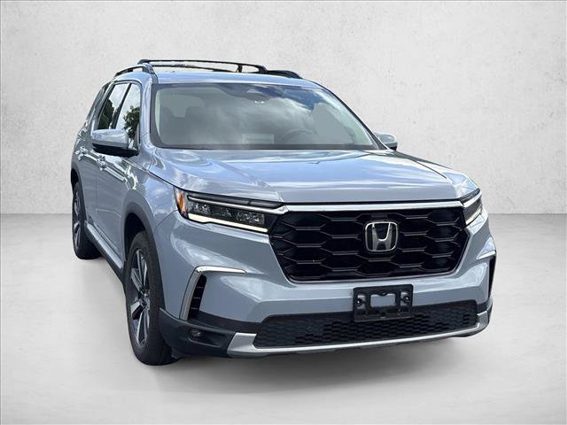 Used 2025 Honda Pilot Touring image 3