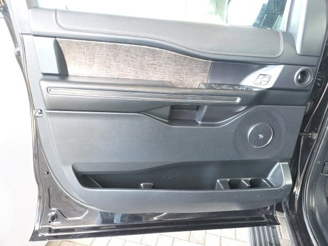 Used 2021 Ford Expedition Limited image 23