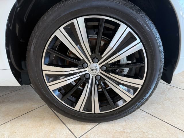 Used 2023 Volvo XC60 B5 Plus image 18