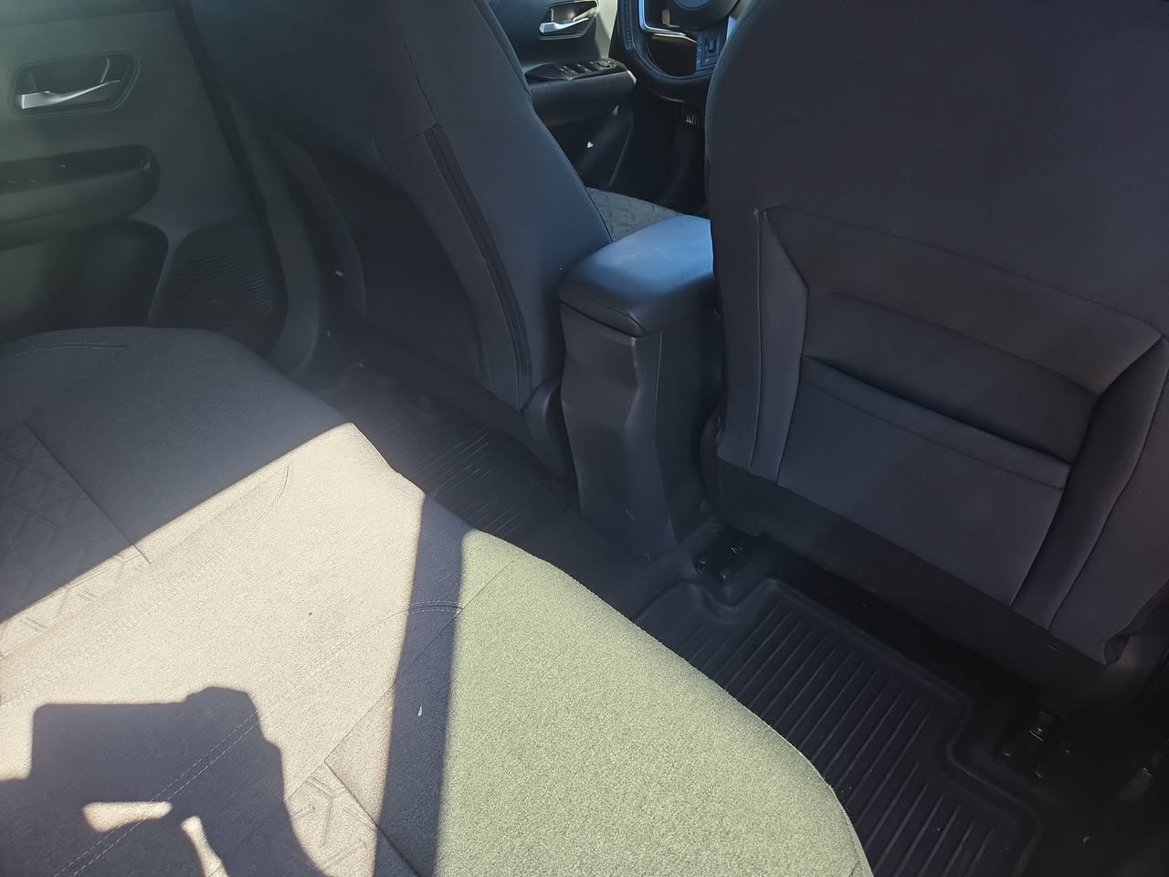 Used 2025 Nissan Kicks SV FWD image 7