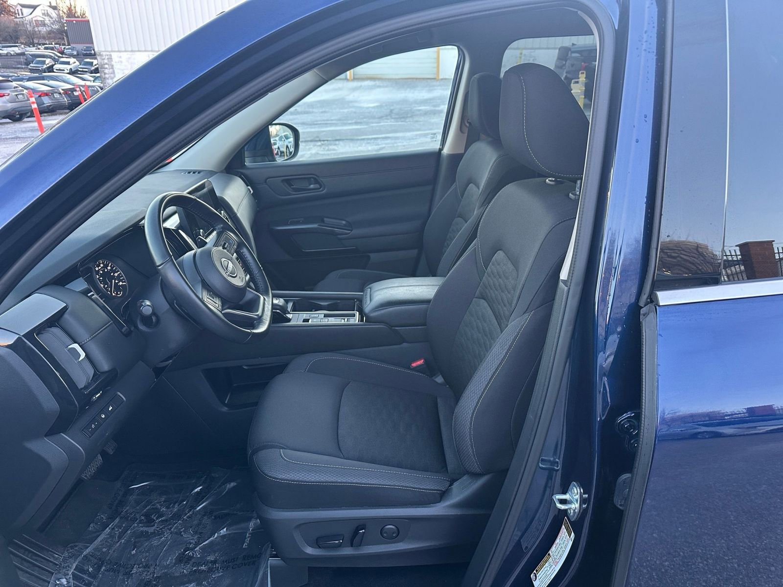 Used 2025 Nissan Pathfinder SV image 27