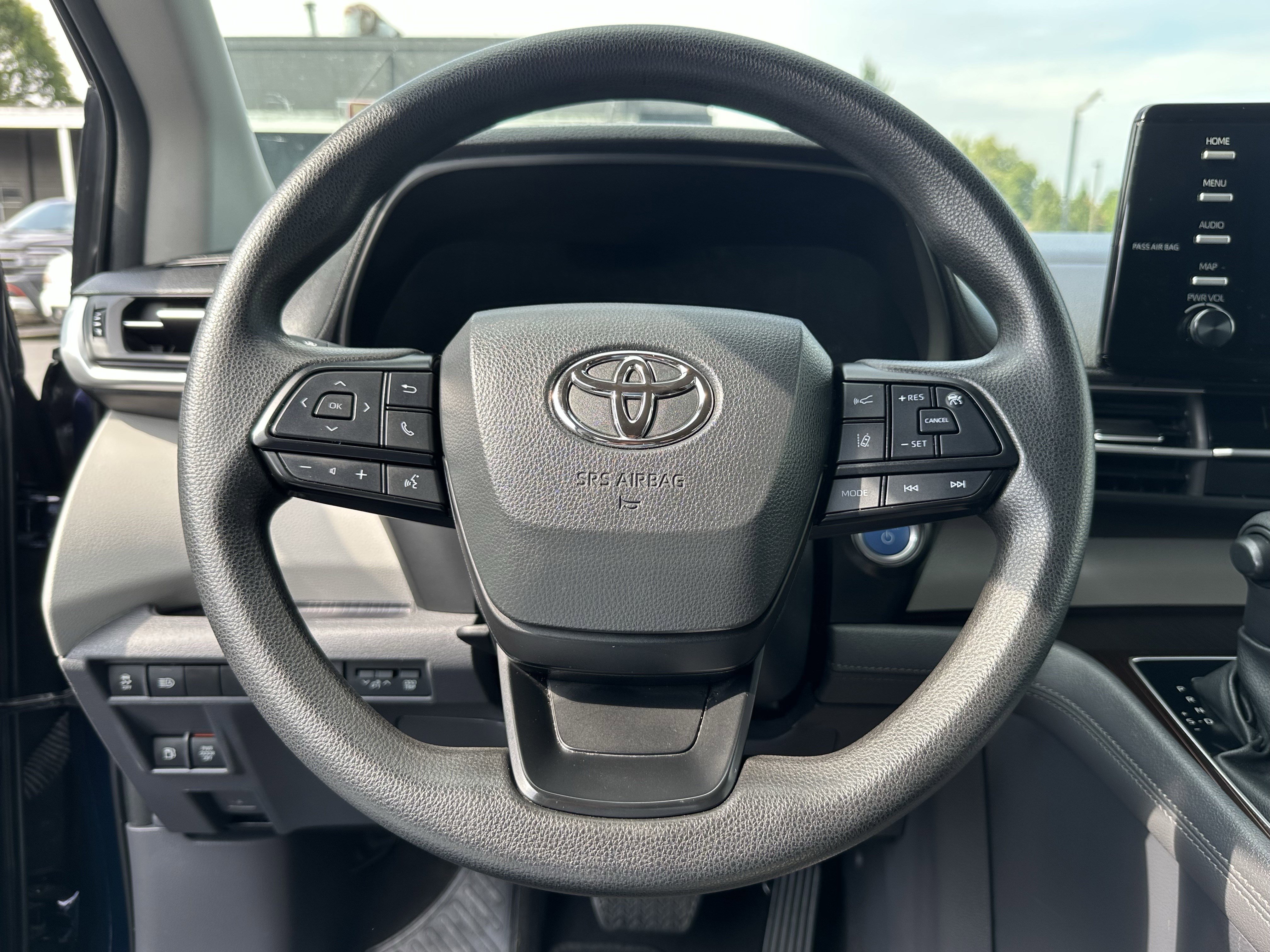 Used 2023 Toyota Sienna LE image 25