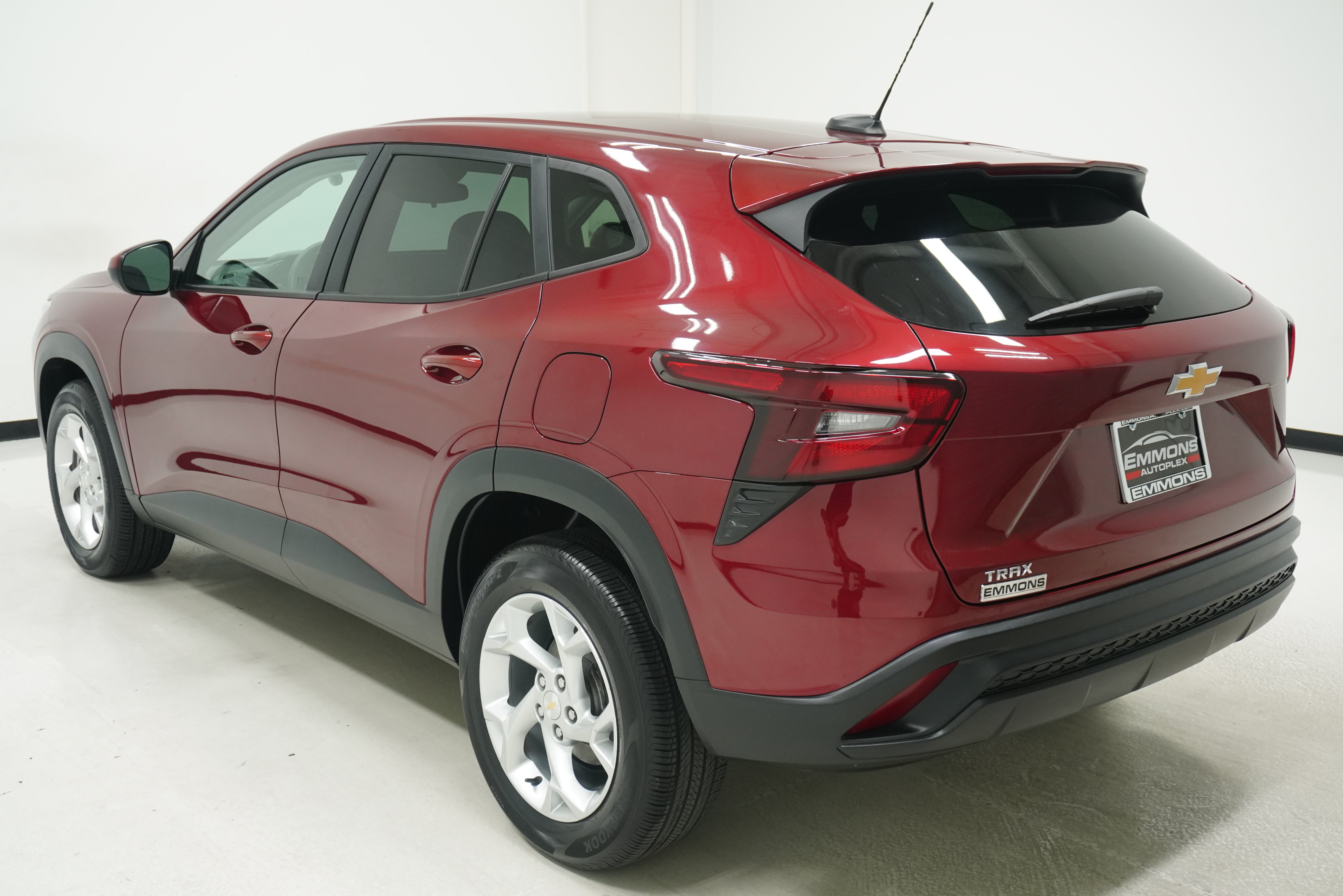 Used 2024 Chevrolet Trax LS w/ LS Convenience Package FWD image 6