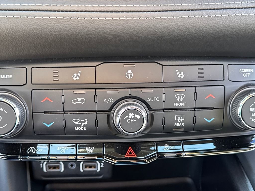 Used 2024 Dodge Durango SXT w/ SXT Blacktop Group image 25