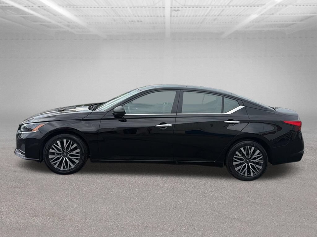 Used 2025 Nissan Altima 2.5 SV FWD image 6