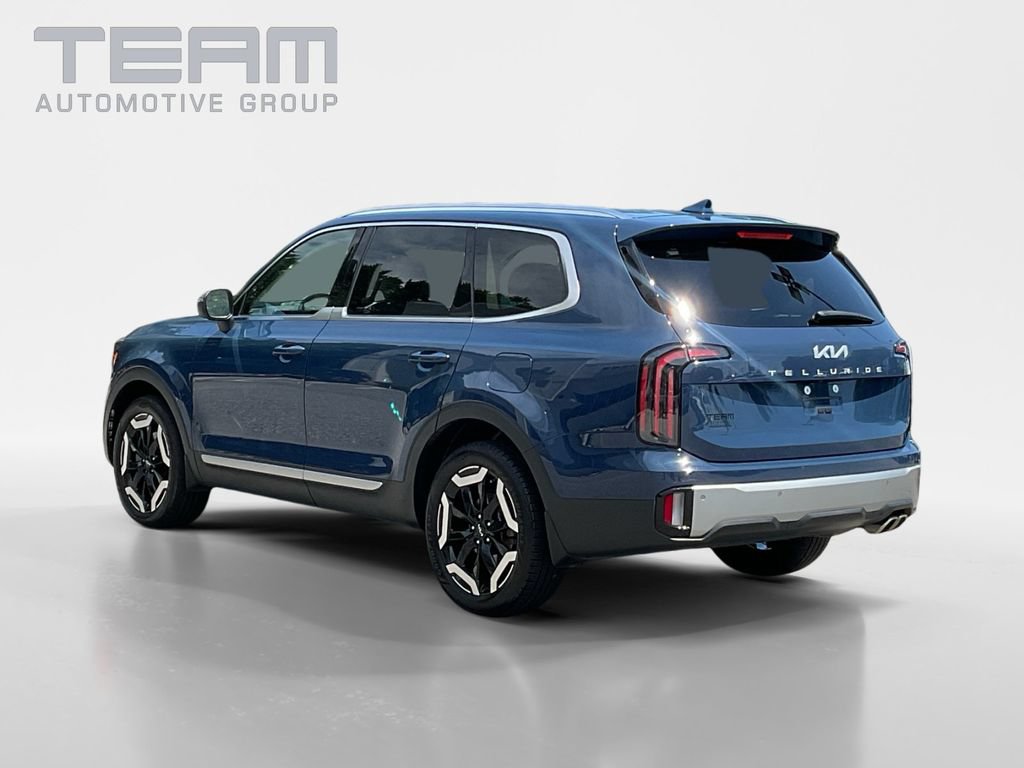 Used 2023 Kia Telluride EX w/ EX Captain's Chair Package FWD image 5