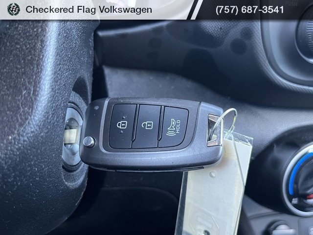 Used 2021 Hyundai Venue SE image 40