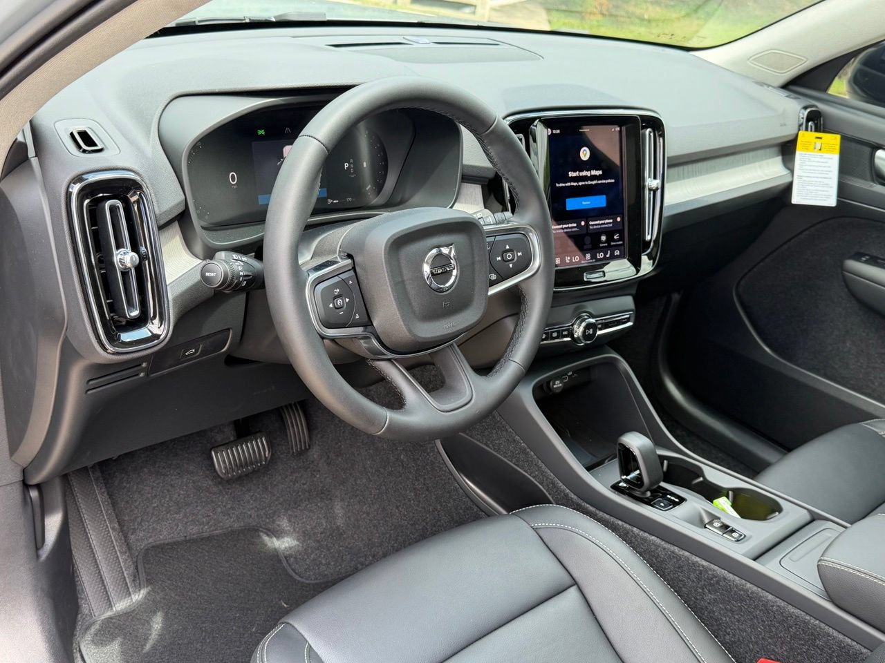 New 2026 Volvo XC40 B4 Core w/ Climate Package FWD image 14