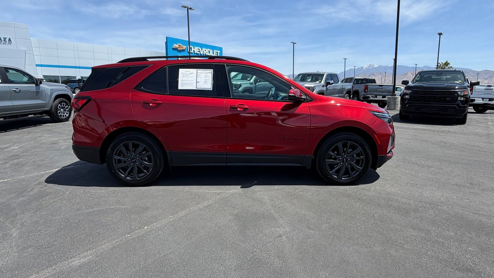 Used 2023 Chevrolet Equinox RS w/ RS Leather Package AWD/4WD image 2
