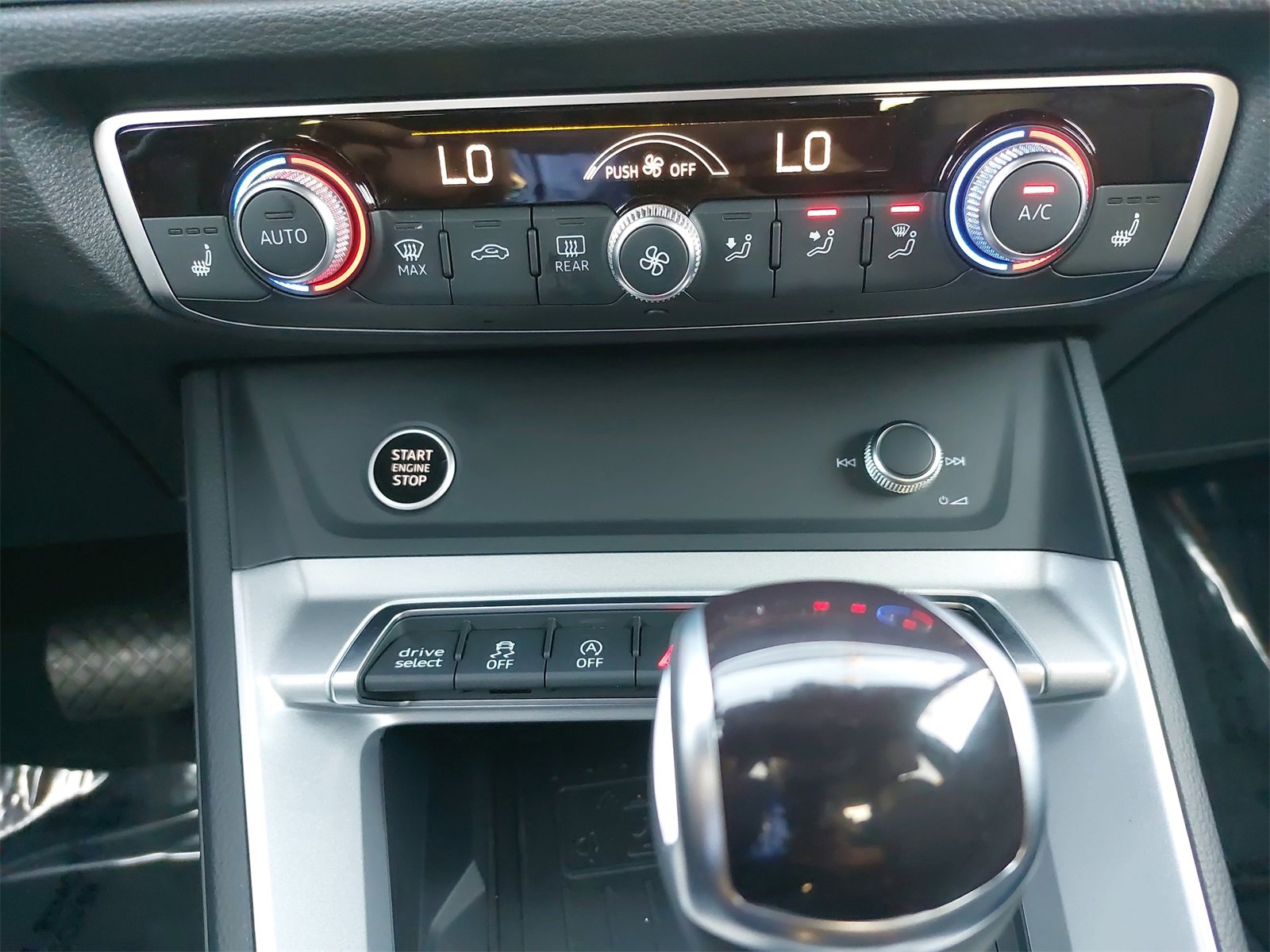 Used 2025 Audi Q3 2.0T Premium w/ Convenience Package image 24