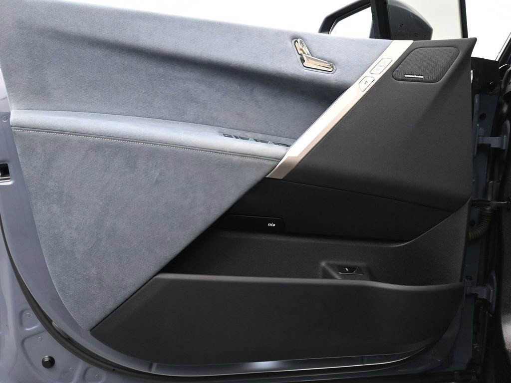 Used 2023 BMW iX xDrive50 w/ Ultimate Package 2 image 9