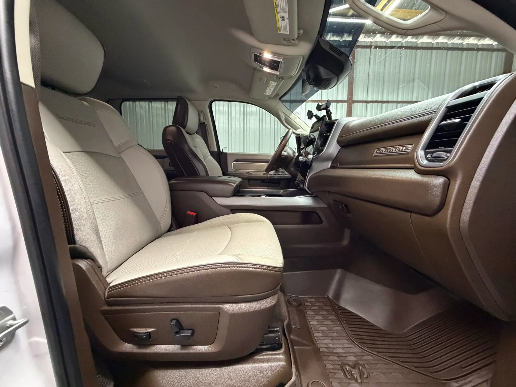 Used 2025 RAM 3500 Laramie AWD/4WD image 14