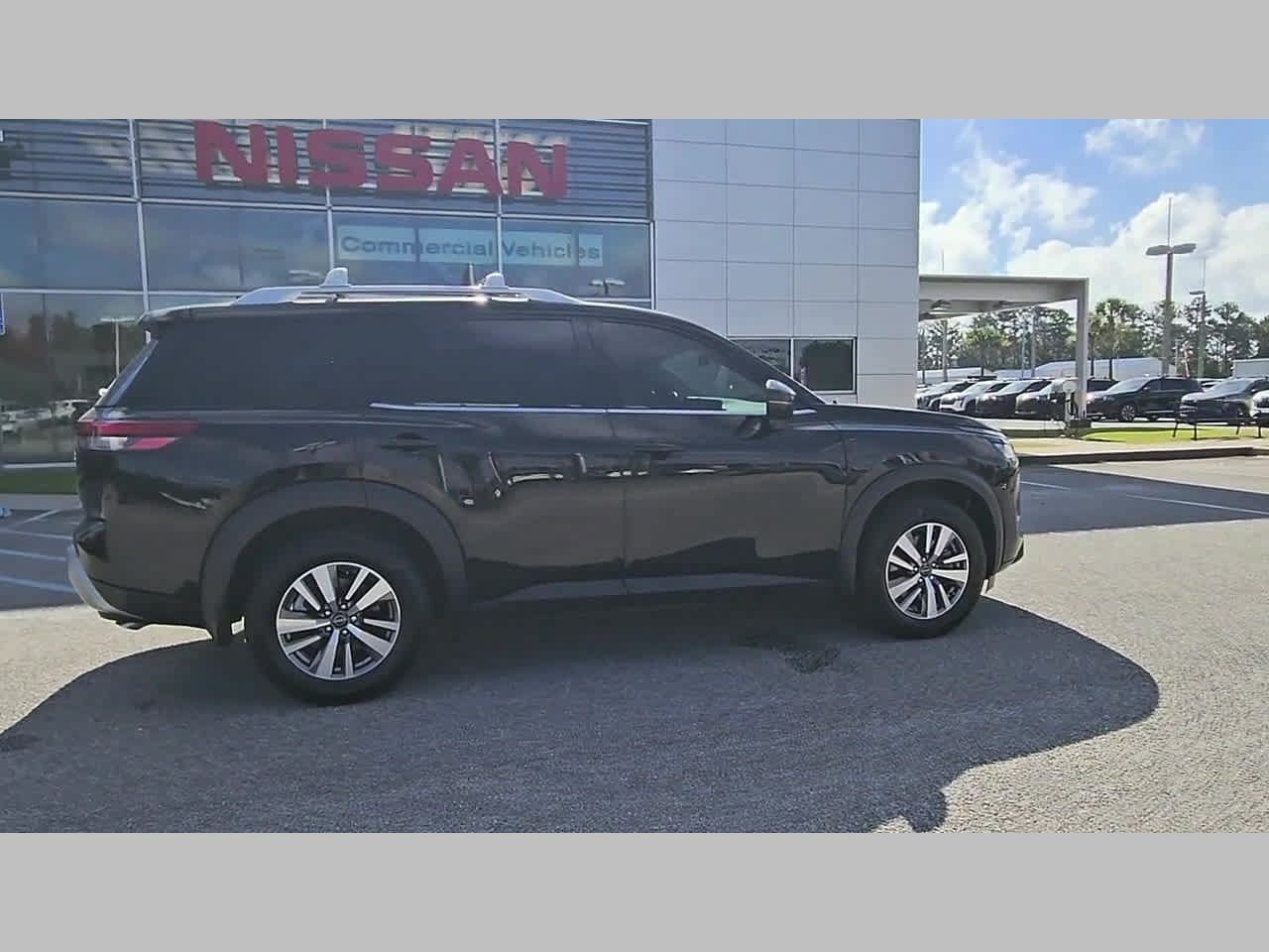 Used 2023 Nissan Pathfinder SL AWD/4WD image 37