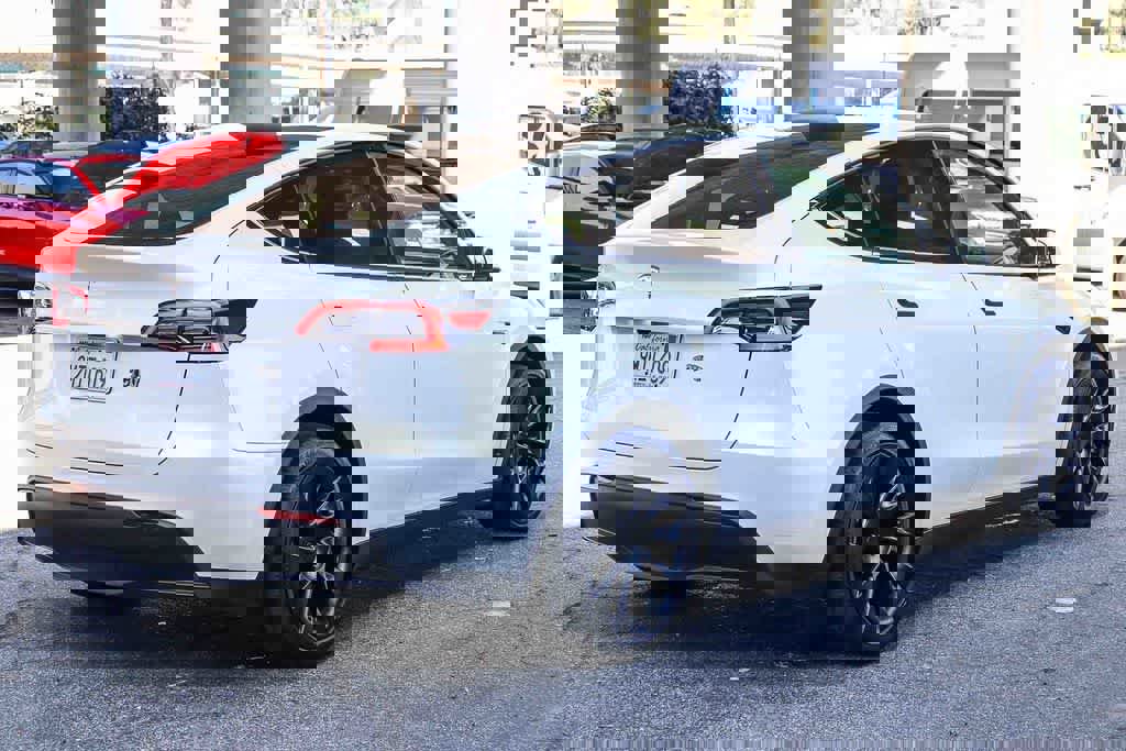 Used 2024 Tesla Model Y 2WD image 4