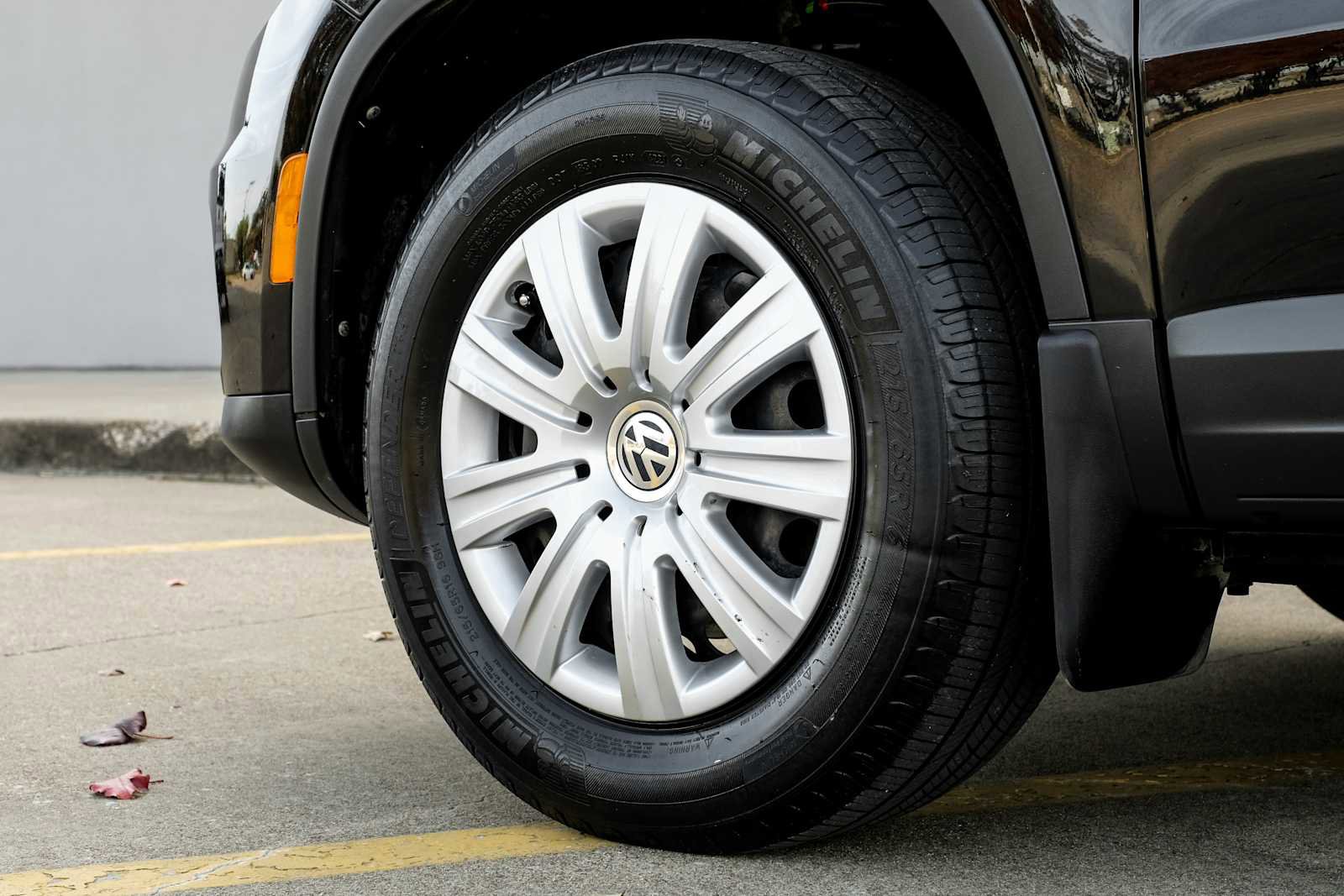 Used 2017 Volkswagen Tiguan S image 51