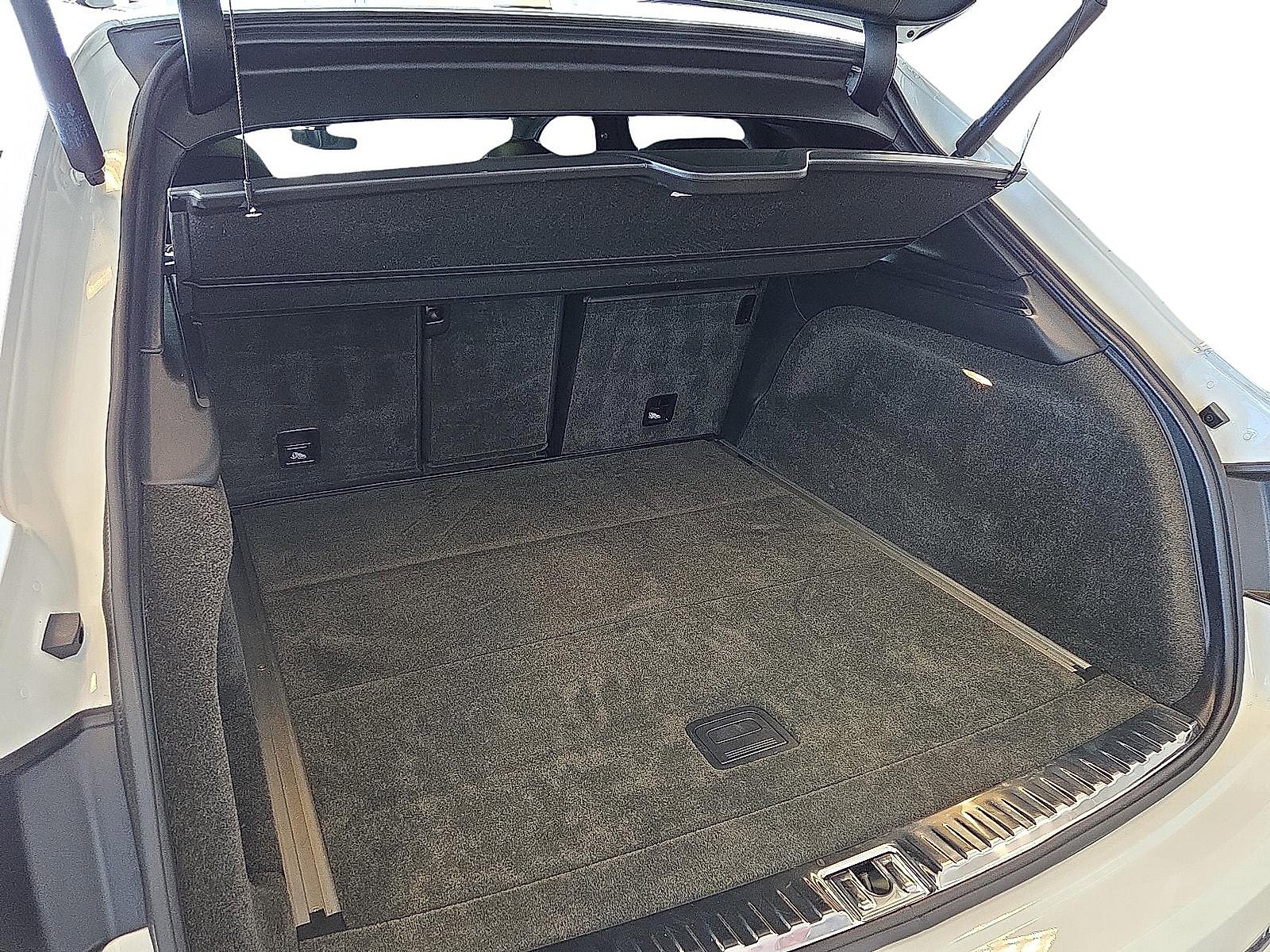 Used 2018 Bentley Bentayga image 8