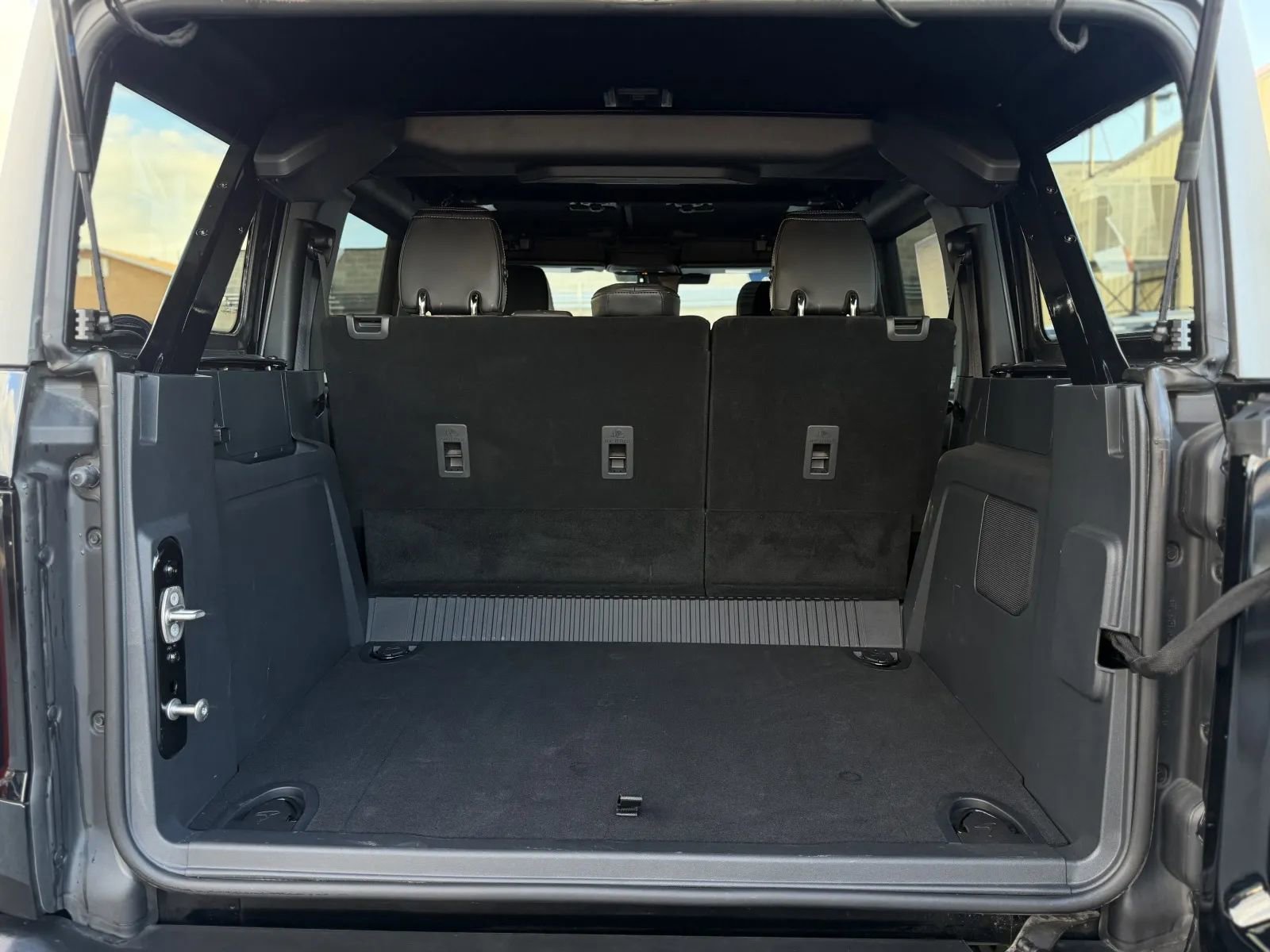 Used 2025 Ford Bronco Outer Banks w/ Sasquatch Package image 18