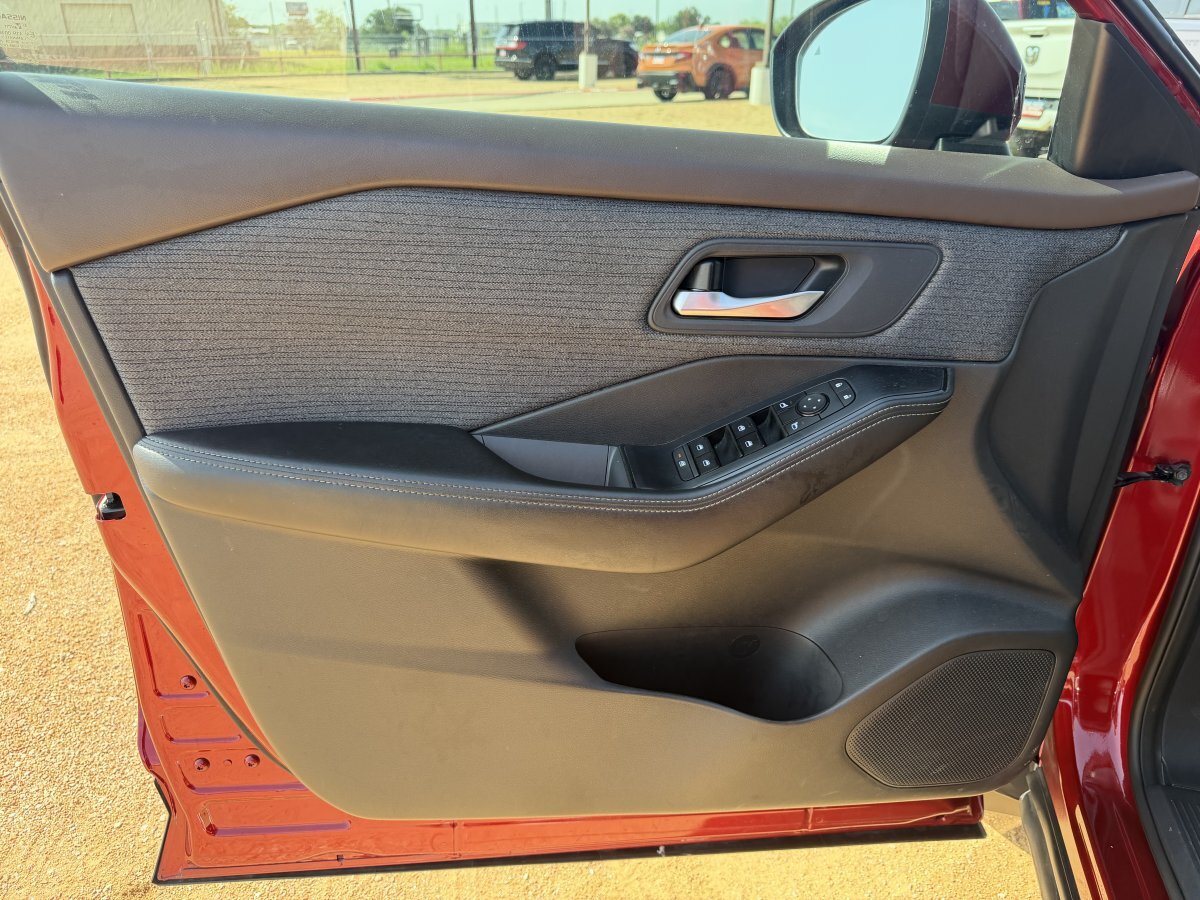 Used 2021 Nissan Rogue SV FWD image 14
