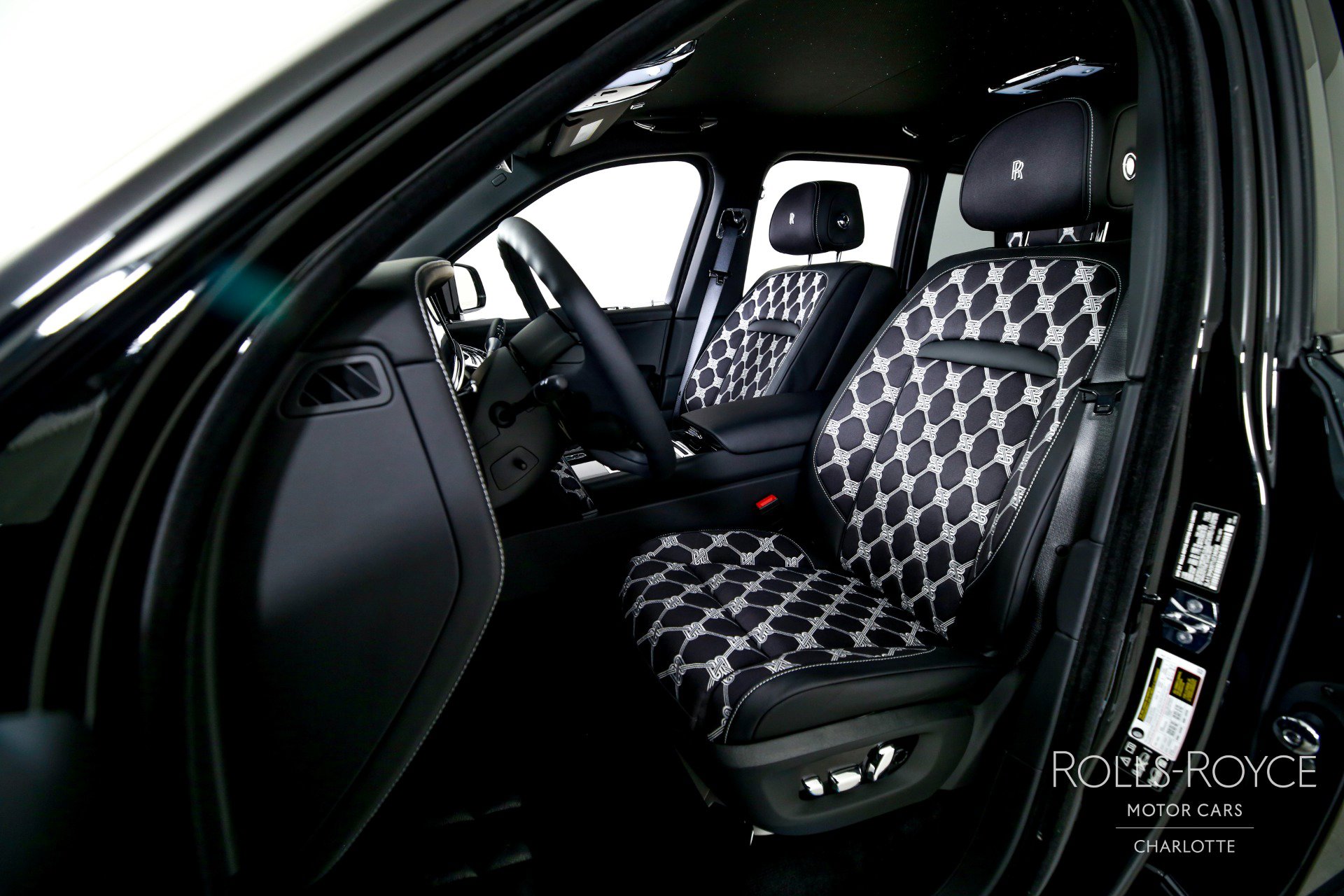 Used 2026 Rolls-Royce Cullinan image 12