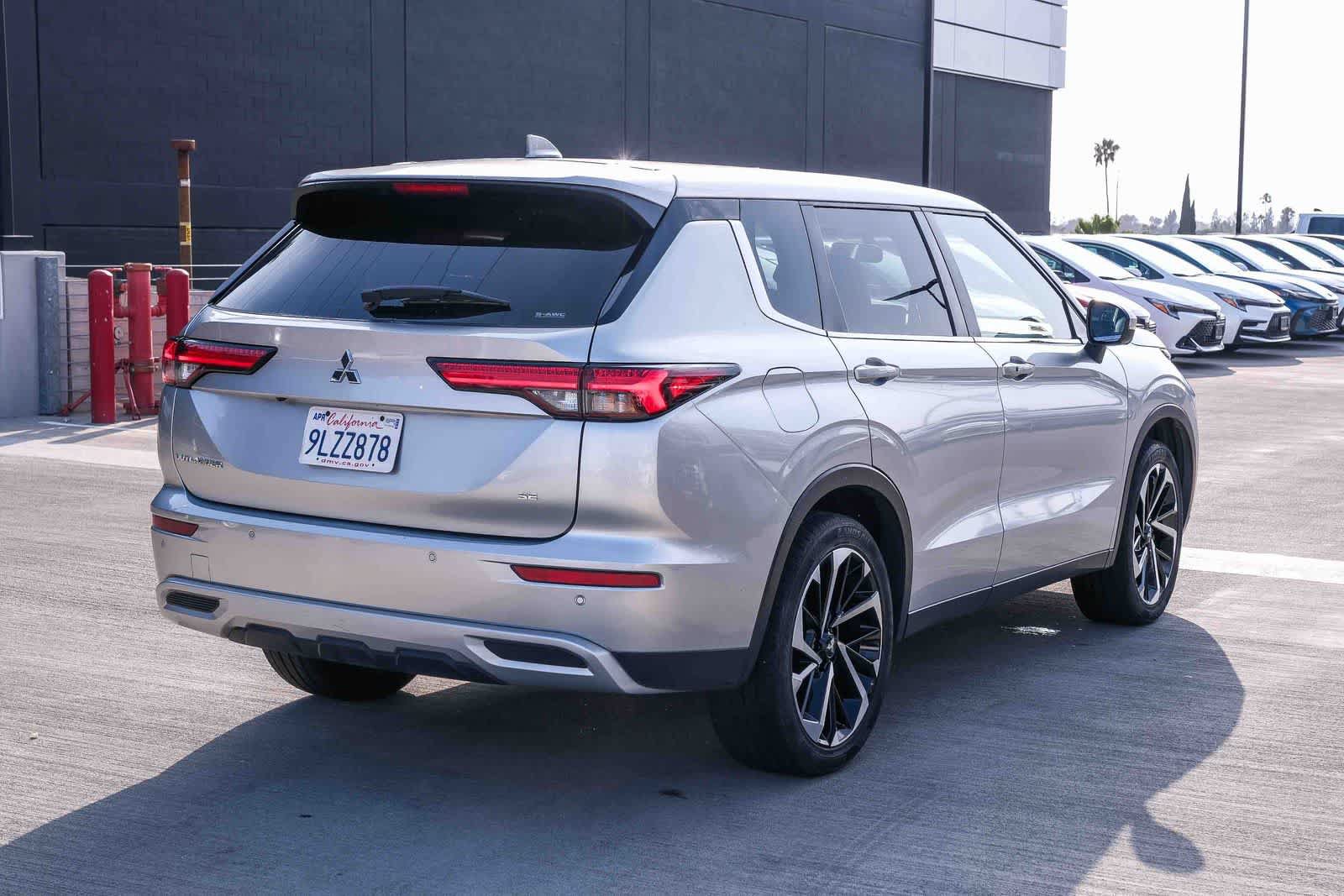 Used 2024 Mitsubishi Outlander SE AWD/4WD image 4