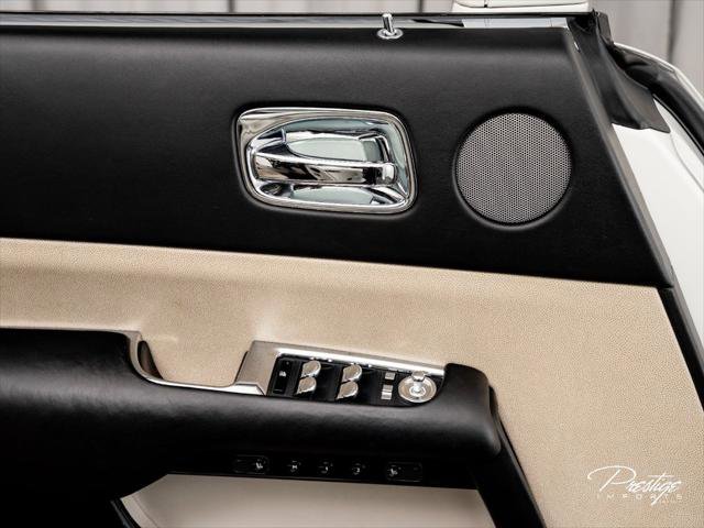Used 2016 Rolls-Royce Wraith RWD image 21