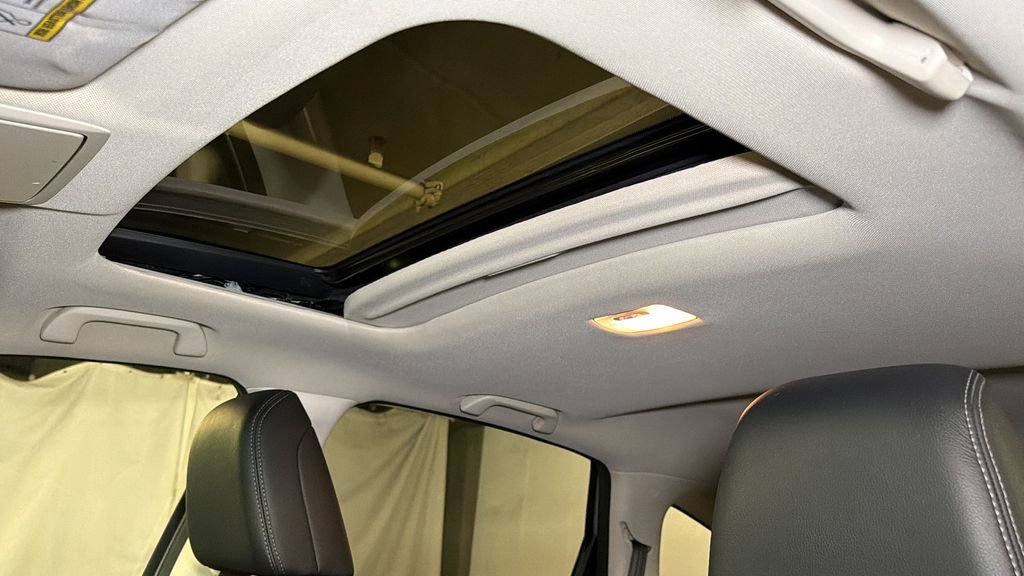 Used 2016 Honda CR-V Touring image 6