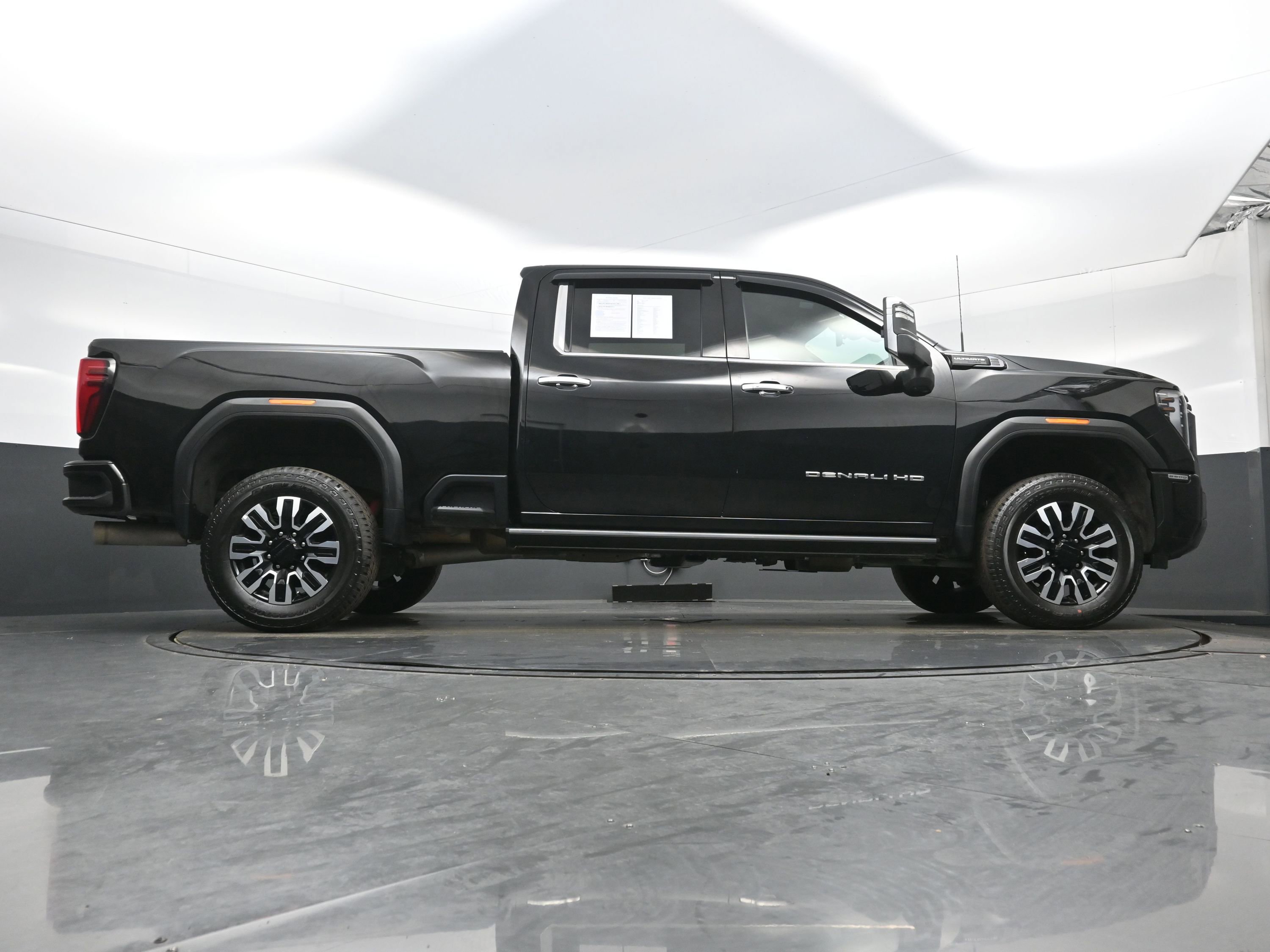 Used 2024 GMC Sierra 2500 Denali Ultimate AWD/4WD image 32