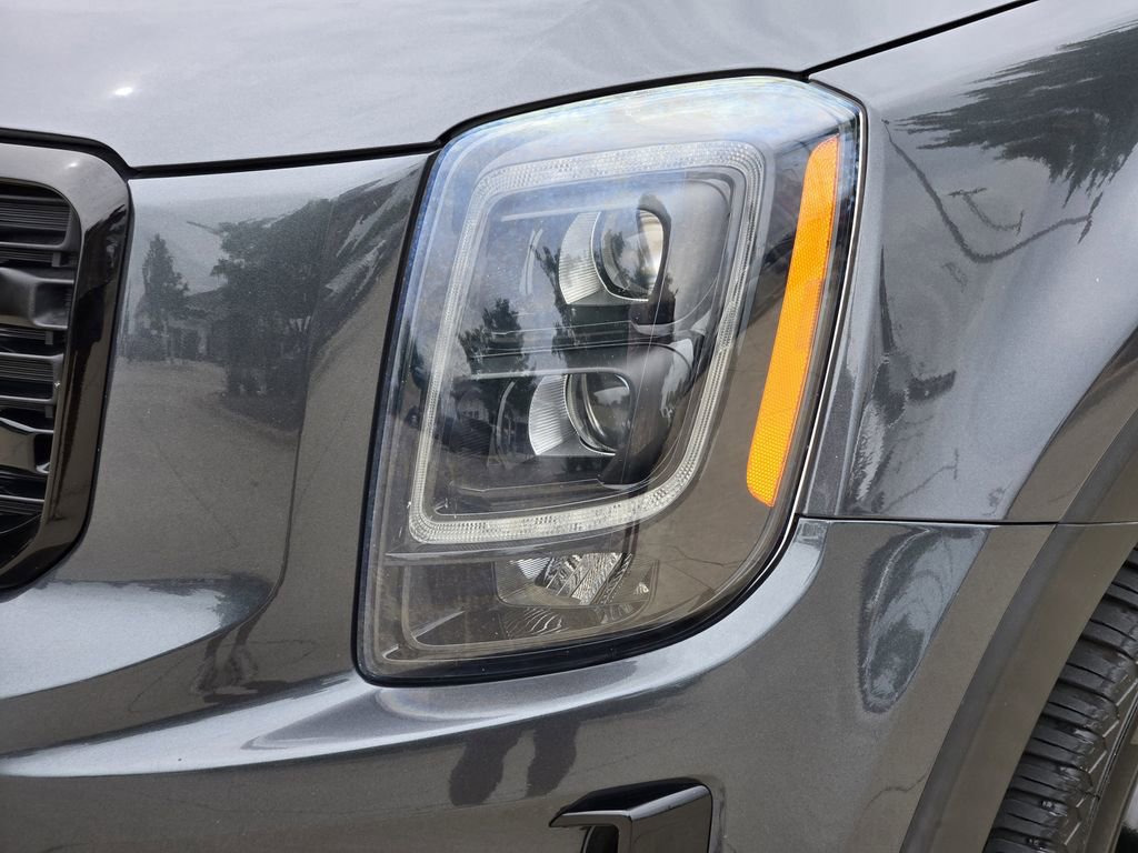 Certified 2021 Kia Telluride SX w/ Nightfall Edition Package AWD/4WD image 15