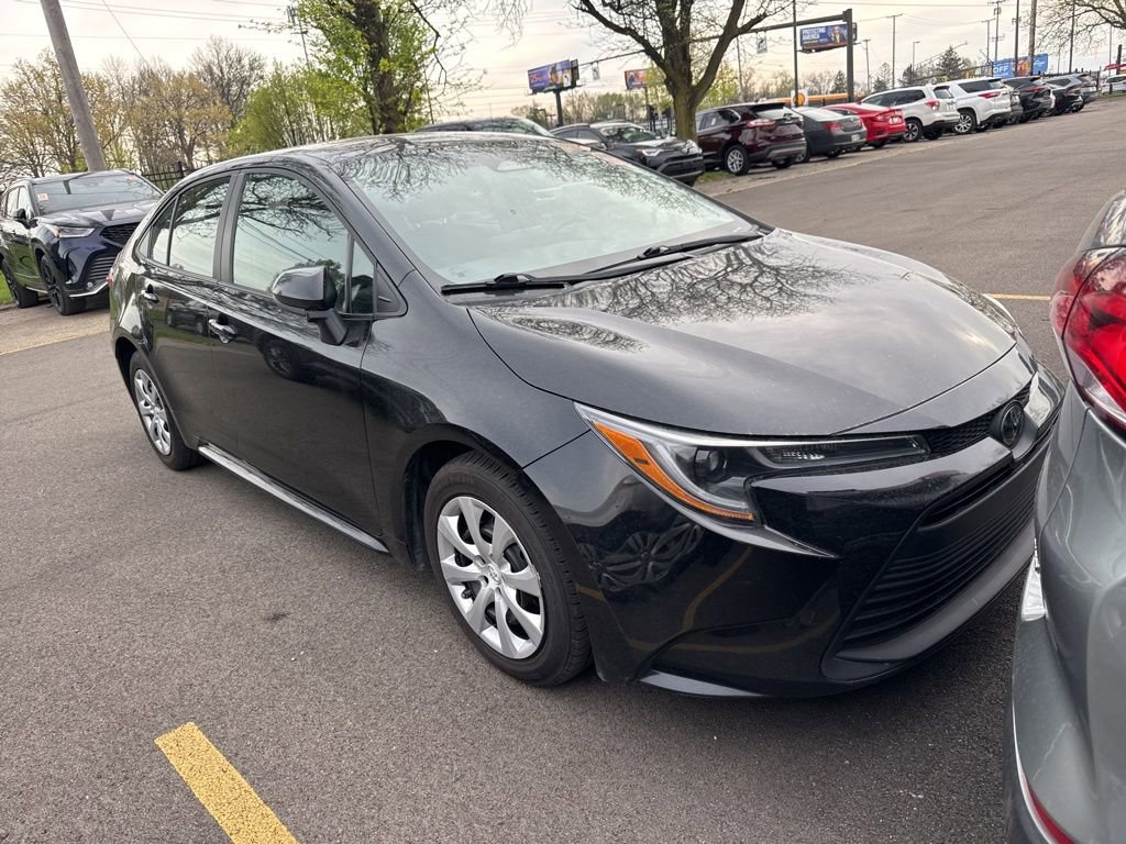 Used 2023 Toyota Corolla LE image 1