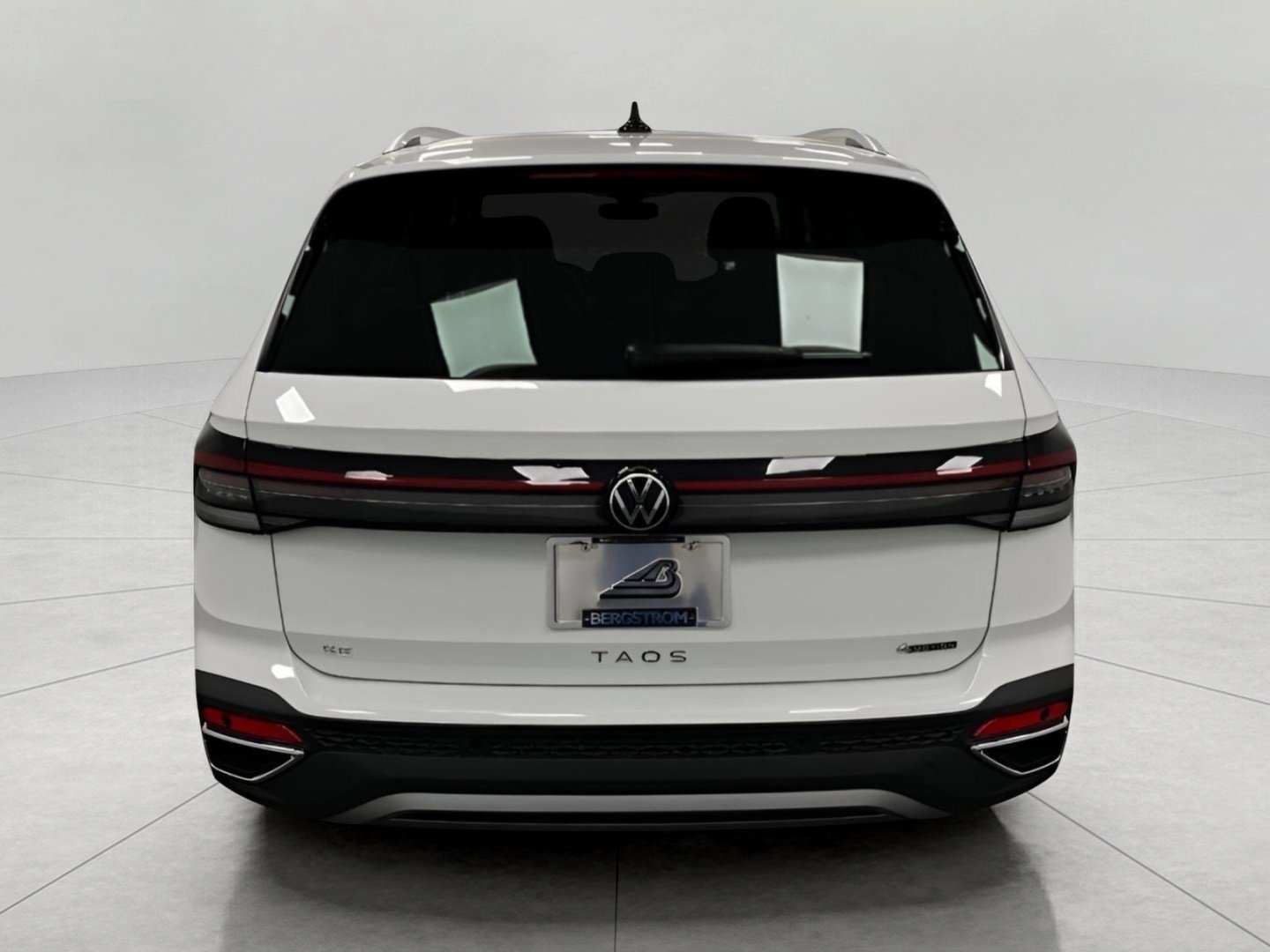 New 2026 Volkswagen Taos SE FWD image 13