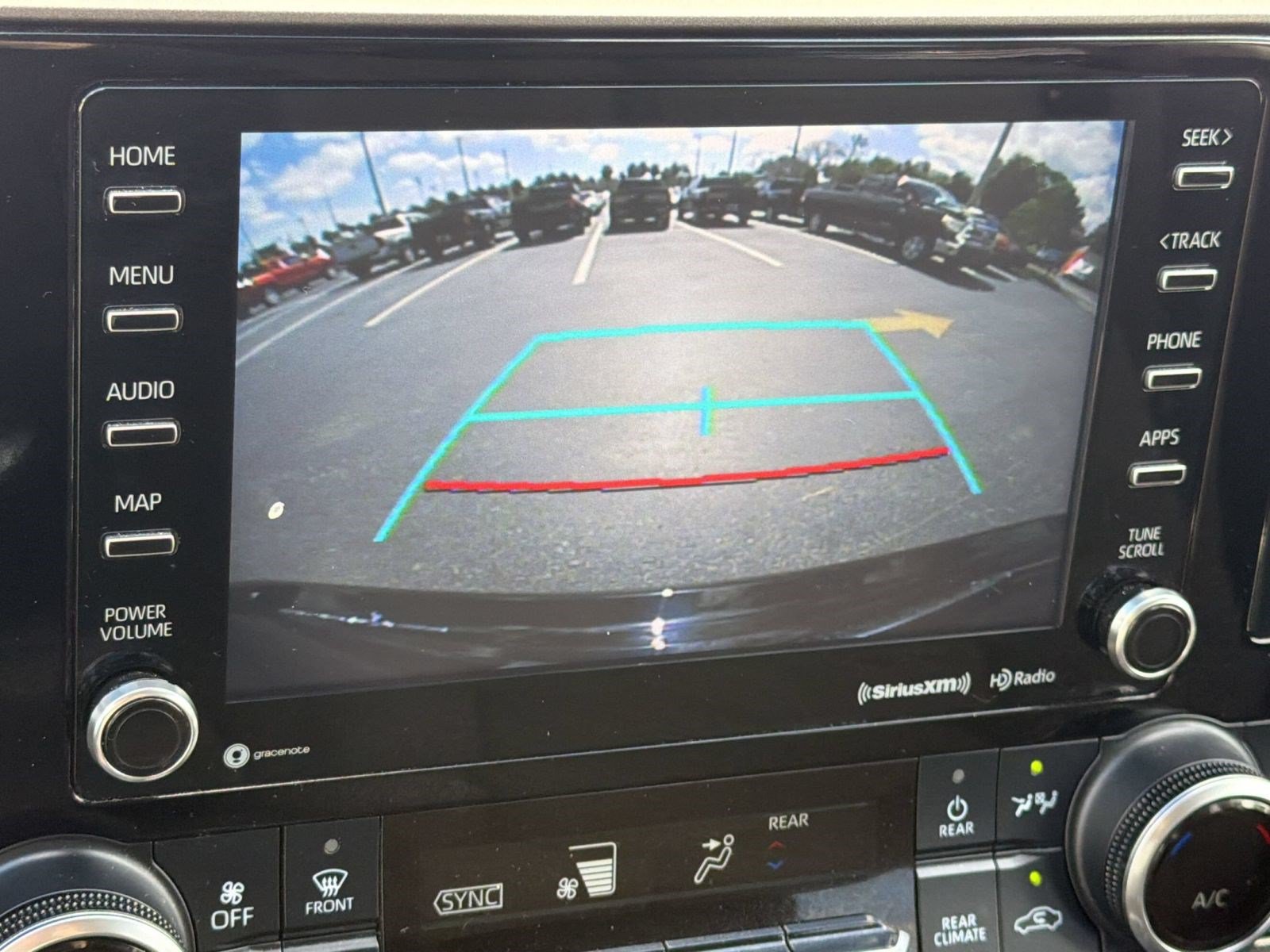 Used 2022 Toyota Highlander LE FWD image 21